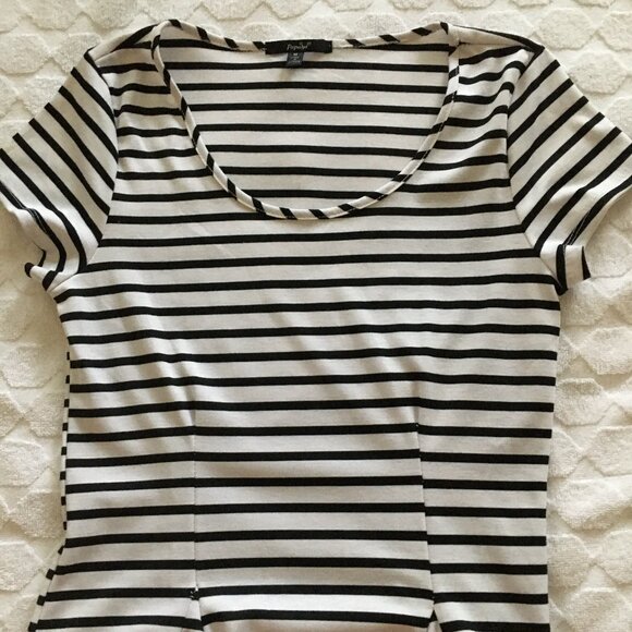 Papaya black and white stretch pullover mini-dress, sz Medium. - Picture 7 of 11